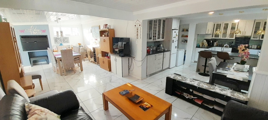 2 Bedroom Property for Sale in Cloetesville Western Cape